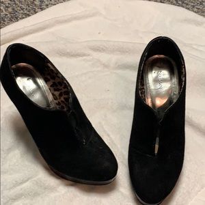 Black leather bootie